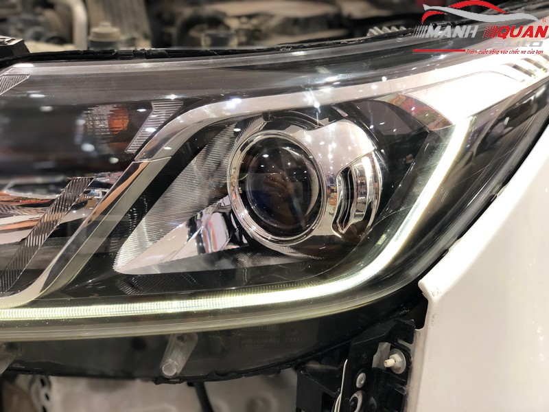 Lắp Bi Led X-Light V20 trên ô tô